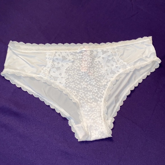 NWT off white lace,satin size extra-large, Victoria’s Secret bikini underwear - Picture 2 of 5